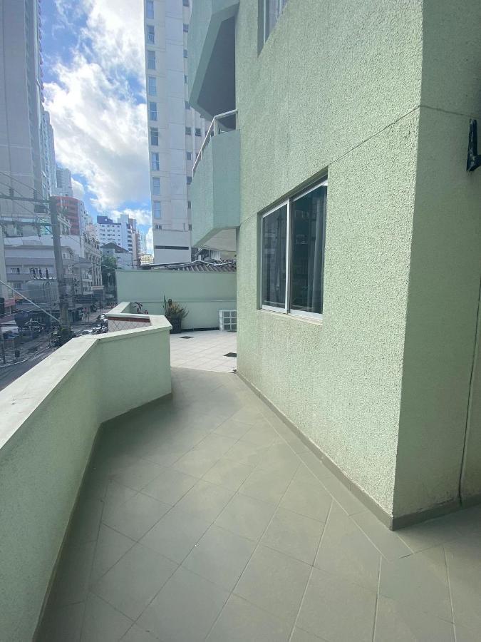 Apartamento 2 dormitórios e sacada 80 mts do mar Balneário Camboriú Exterior foto
